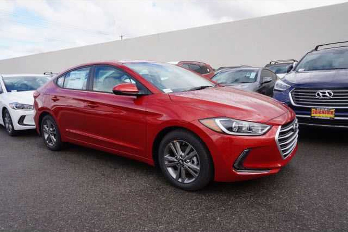 Hyundai Elantra Value Edition 2017 chot gia 465 trieu